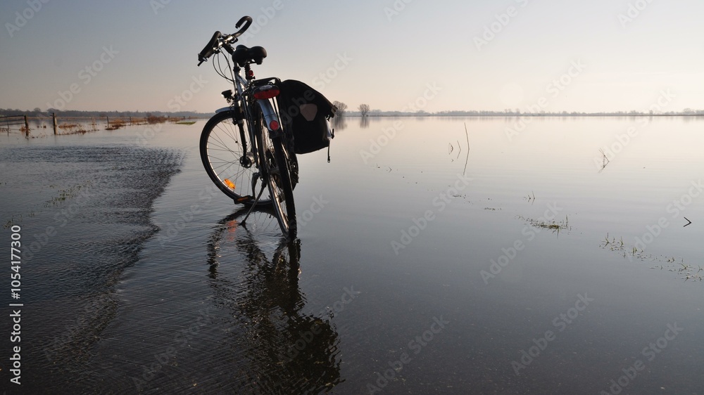Fototapeta premium Wasserradweg