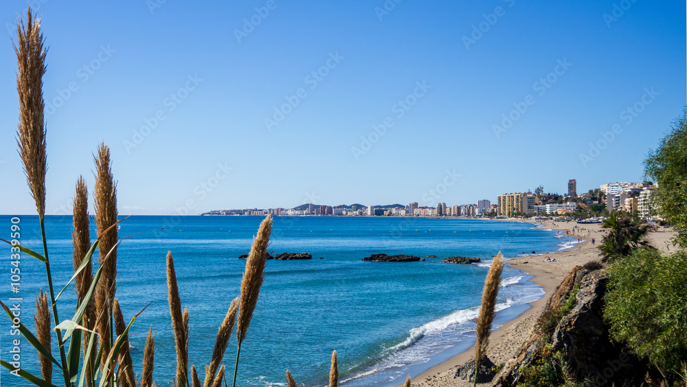 Fototapeta premium Panorámica de la ciudad costera de Fuengirola, España
