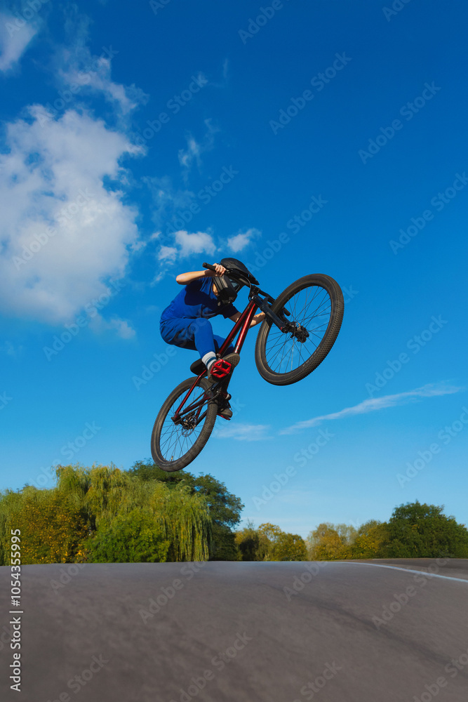 Obraz premium A child jumps on a bike in the skate park