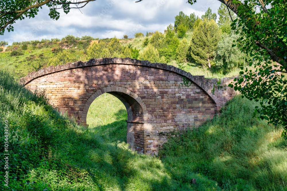 Fototapeta premium Cirauqui Roman Bridge