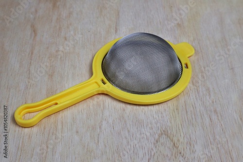 Obraz na płótnie close up view of tea strainer wooden background w salonie