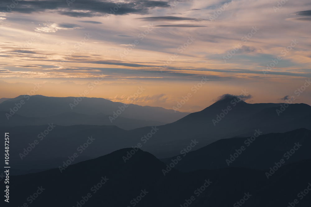 Obraz premium 八ヶ岳 赤岳頂上山荘からの夕焼け空