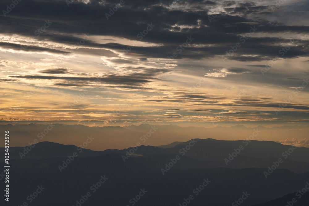 Obraz premium 八ヶ岳 赤岳頂上山荘からの夕焼け空