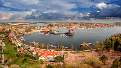 Fototapeta Naklejka Na Ścianę i Meble -  Mikołajki, miasto  położone na Mazurach, w Krainie Wielkich Jezior Mazurskich.