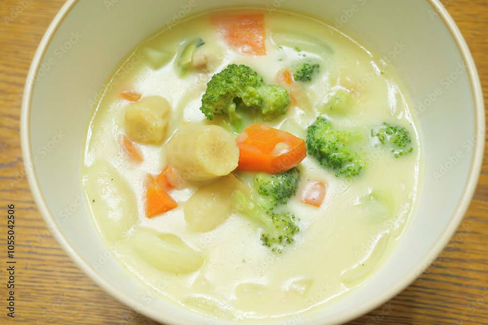 Delicious and warm cream stew prepared with lots of milk and vegetables as ingredients. Delicious and warm cream stew prepared with lots of milk and vegetables as ingredients.