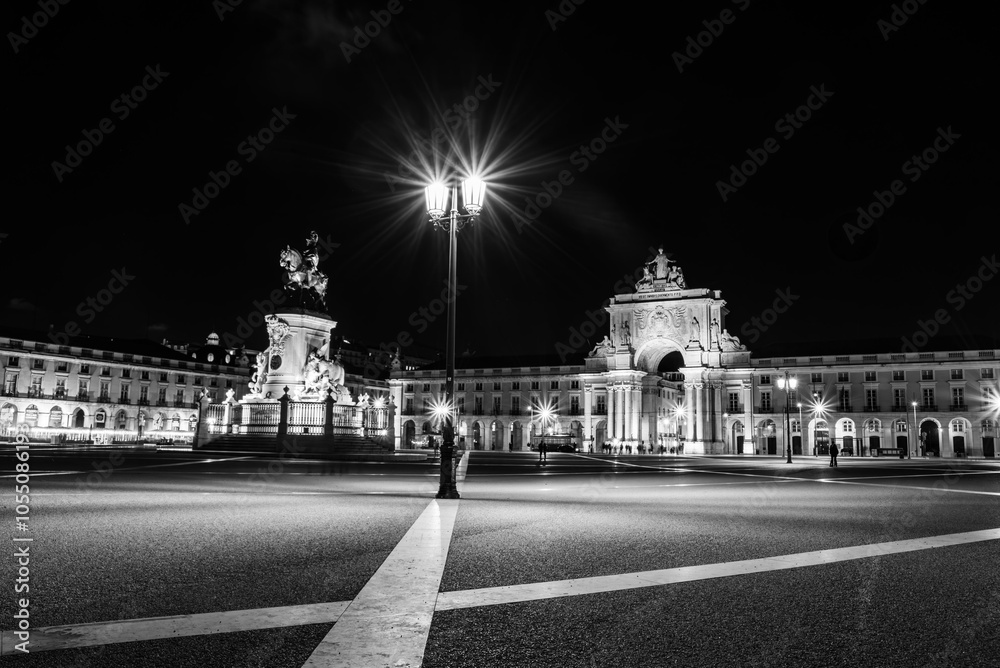 Fototapeta premium Iconic Arco da Rua Augusta at the Commercial square in old town Lisbon at night
