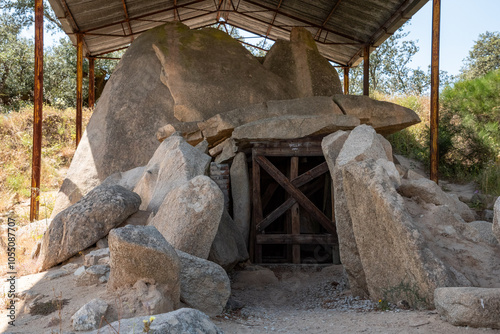 Bild auf Leinwand Iconic stone age site Anta Grande do Zambujeiro near Evora, the largest megalith