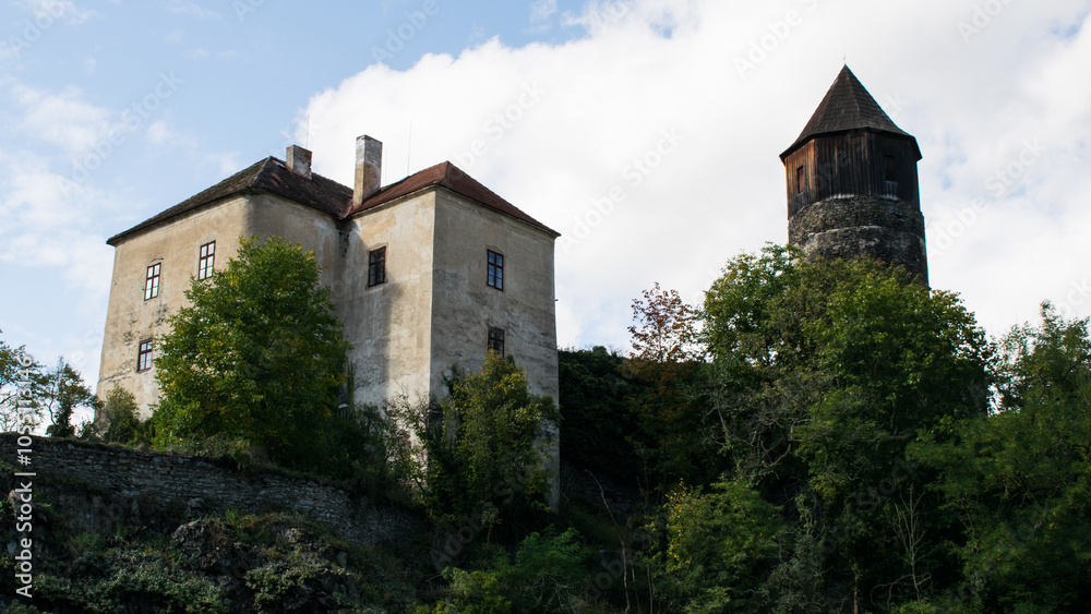 An autumn landscape in Rataje, a key location from the Kingdom Come: Deliverance story, with vibrant fall foliage surrounding the historical village. An autumn landscape in Rataje, a key location from the Kingdom Come: Deliverance story, with vibrant fall foliage surrounding the historical village.