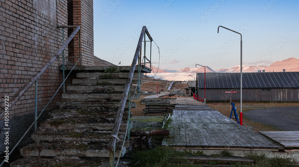 Fototapeta premium Exploring the abandoned structures of Pyramiden in Svalbard during a clear day