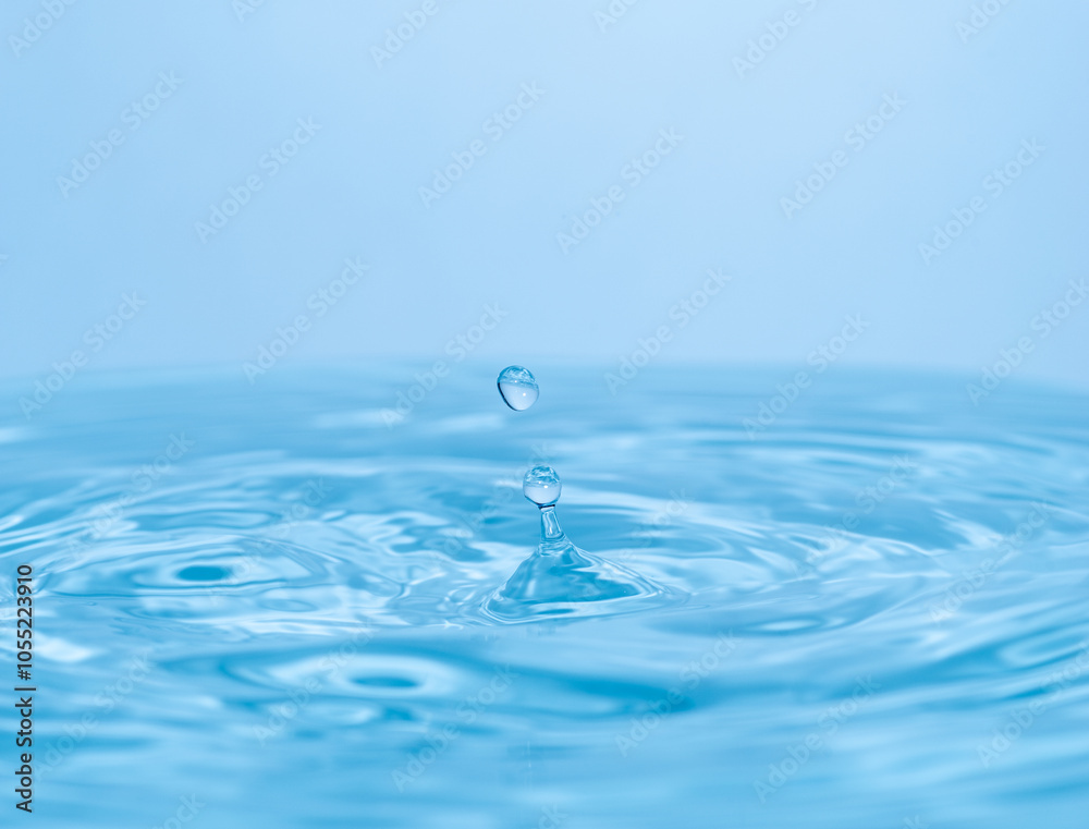 美しい水しぶき 水面と雫 美しい水しぶき 水面と雫
