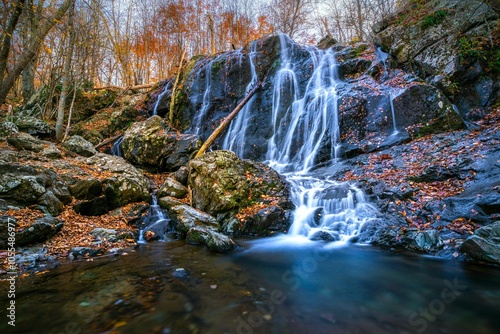 Fototapeta Naklejka Na Ścianę i Meble -  Autumn waterfalls at Dark Hollow Falls