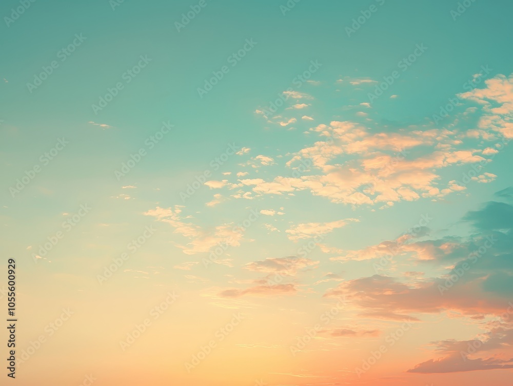 Obraz premium Tranquil sunset with pastel clouds, capturing the gentle transition from daylight to twilight in a serene sky.