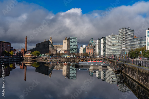 Fototapeta Naklejka Na Ścianę i Meble -  views around the city of Liverpool, Uk