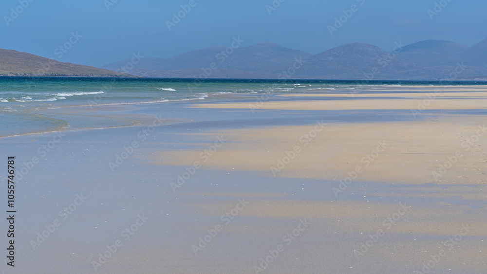 Obraz premium Luskentyre Beach bei Ebbe, Meer weicht zuück und hinterlässt Spuren am Sandstrand
