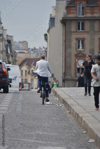 urban guy cycling paris