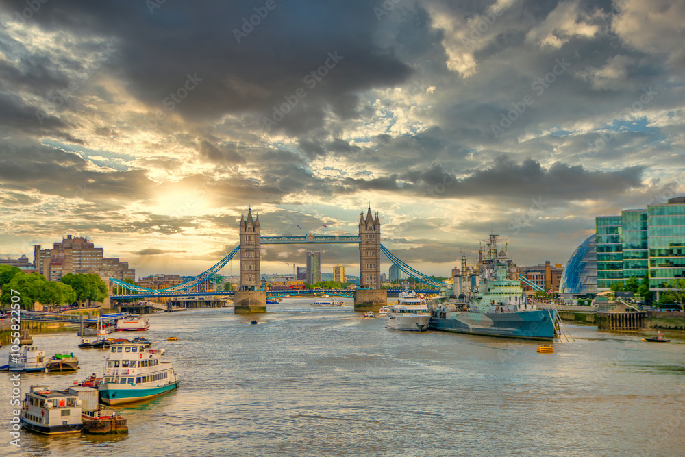 Fototapeta premium The skyline of London: from the Tower Bridge to London Bridge during sunset time, United Kingdom