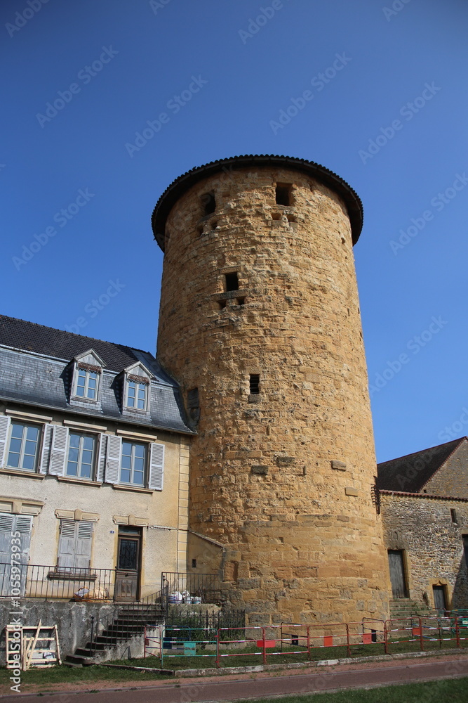Tour Philippe-Auguste en pierre à Charlieu Tour Philippe-Auguste en pierre à Charlieu
