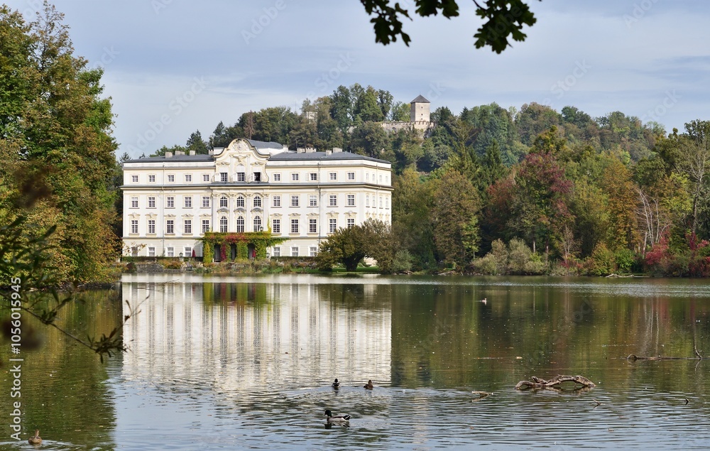Schloss Leopoldskron Nähe Salzburg im Oktober Schloss Leopoldskron Nähe Salzburg im Oktober