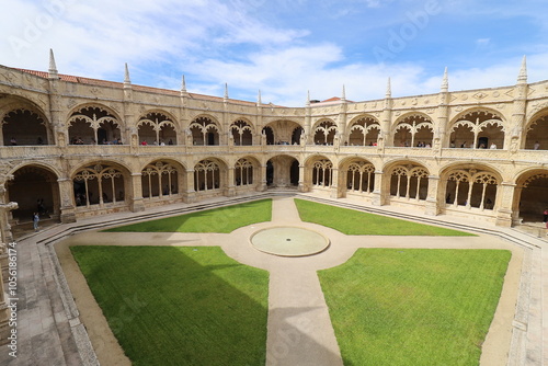 Cloître du monastère des Hiéronymites, Mosteiro dos Jerónimos, ville de Lisbonne, Portugal