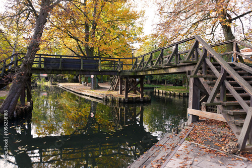 Holzbrücken über die Fließe im Spreewald in Lehde  photo