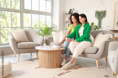 Young lesbian couple sittin...
