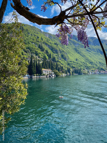 Obraz na płótnie Beautiful Villa Monastero at eastern shore of Lake Como at springtime w salonie