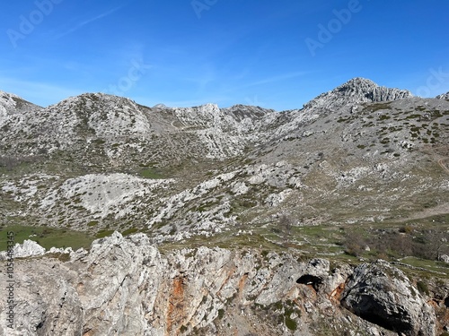 Rocky mountain peaks of southern Velebit, Jasenice (Velebit nature park, Croatia) - Felsige Berggipfel des südlichen Velebit (Naturpark Velebit, Kroatien) - Stjenoviti planinski vrhovi južnog Velebita photo