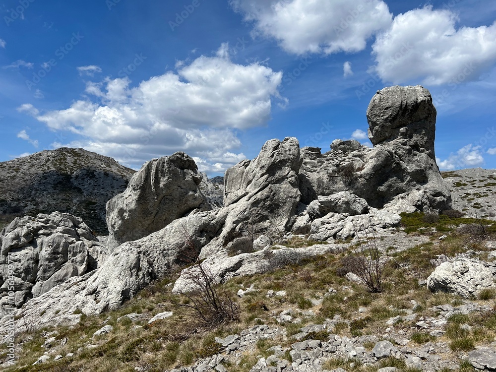 Limestone rocks on southern Velebit, Jasenice (Velebit Nature Park, Croatia) - Kalksteinfelsen im südlichen Velebit (Naturpark Velebit, Kroatien) - Vapnenake stijene na južnom Velebitu (Hrvatska) Limestone rocks on southern Velebit, Jasenice (Velebit Nature Park, Croatia) - Kalksteinfelsen im südlichen Velebit (Naturpark Velebit, Kroatien) - Vapnenake stijene na južnom Velebitu (Hrvatska)