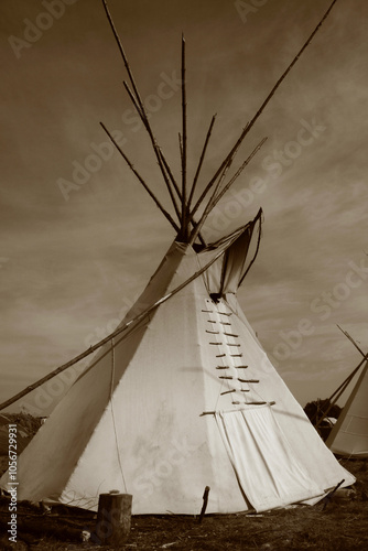 Tipi samotne photo