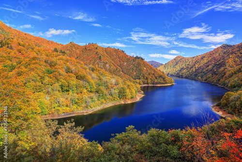秋の奥只見湖
