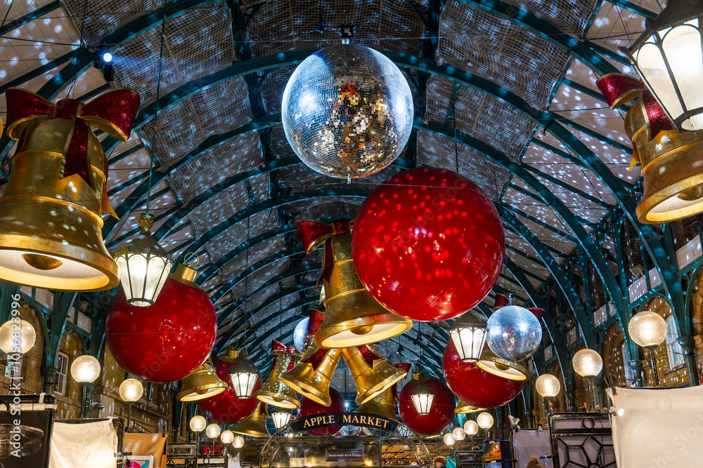 Fototapeta premium Christmas lights in Apple Market Covent Garden in London, UK