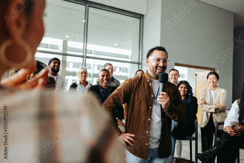 Photos Facilitating collaboration: Team leader engaging with group in modern office mee