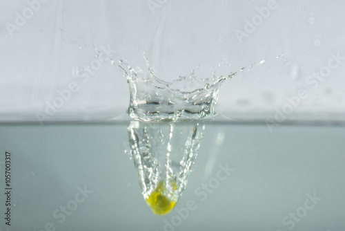 wasser eintauchen fruchtgummi  photo