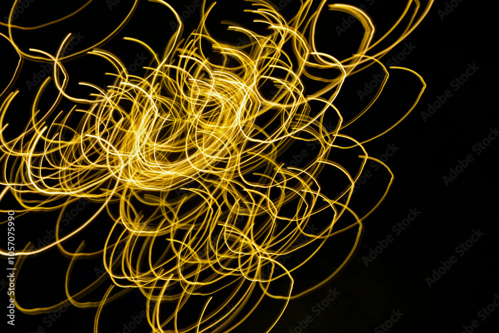 malowane światłem, obraz świetlny z wzorami i kształtami, abstrakcyjna fotografia z poruszającymi się światłami, Blurred Light painting, żółte maziaje świetlne, light painting photography, abstarct