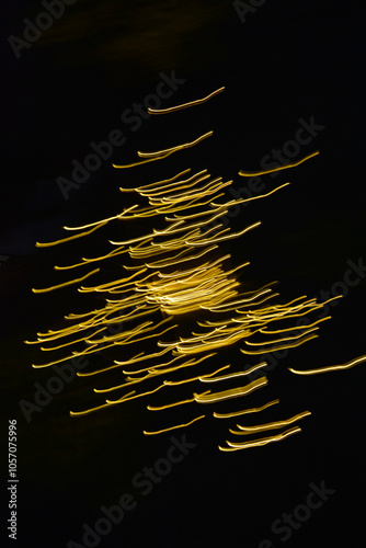 malowane światłem, obraz świetlny z wzorami i kształtami, abstrakcyjna fotografia z poruszającymi się światłami, Blurred Light painting, żółte maziaje świetlne, light painting photography, abstarct