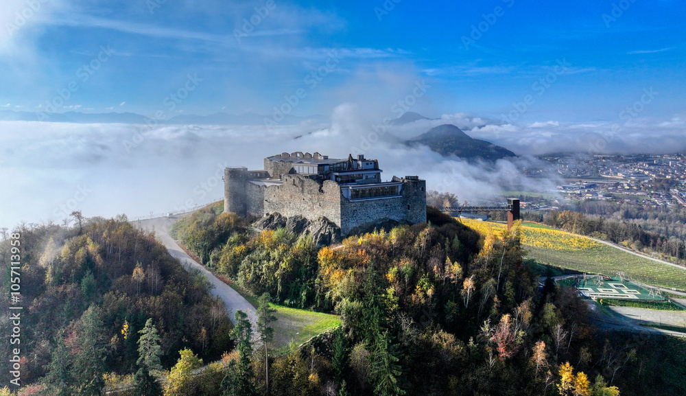 Obraz premium Taggenbrunn in den Wolken