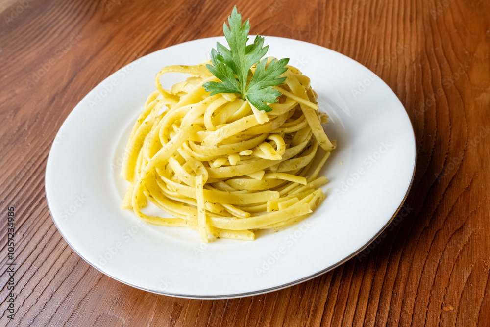 spaghetti with tomato sauce and basil spaghetti with tomato sauce and basil