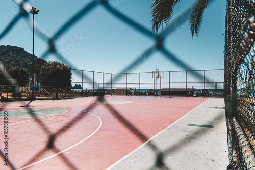 Basketballcourt in der Türkei am Strand