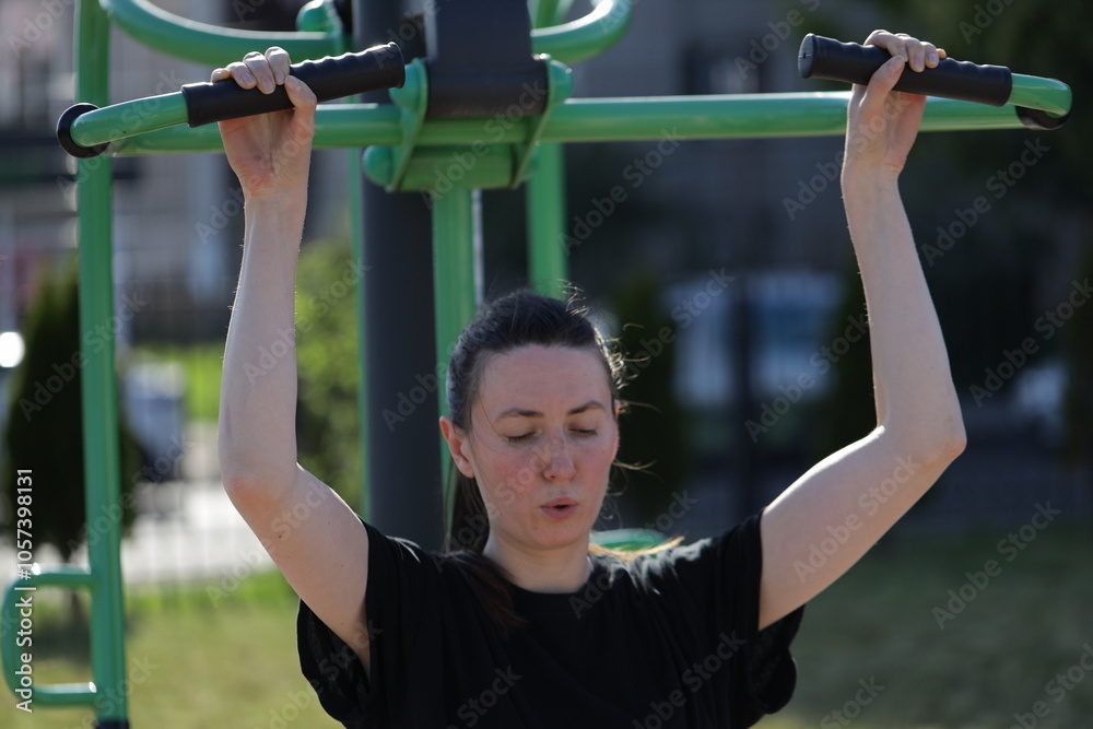 Naklejka premium Woman doing workout exercises outside