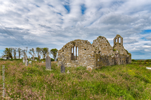 Ruine der St. Dubhain's Church in Irland