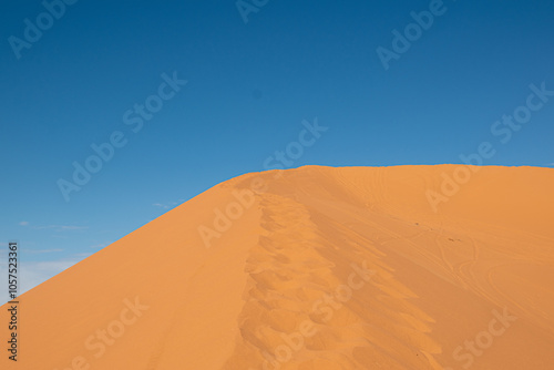 Dunas del desierto de Merzouga en Marruecos photo