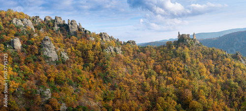 Herbstliches Wachaupanorama am Welterbesteig bei der Ruine Dürnstein photo