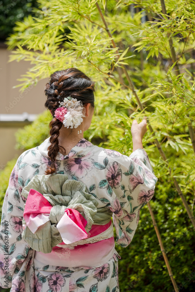 Obraz premium People wearing Yukata Kimono in Kyoto, Japan. Japanese traditional background.