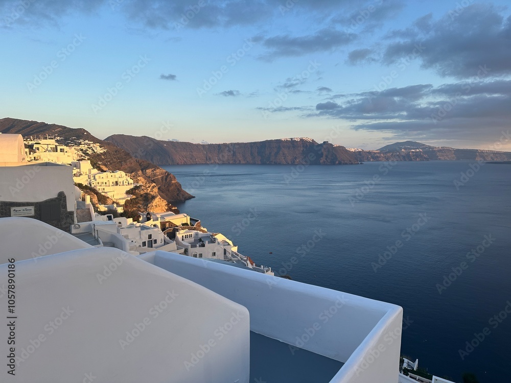 Obraz premium Santorini Clifftop Architecture with Aegean Sea View at Sunset
