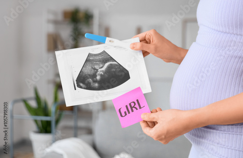 Pregnant woman with sonogra...