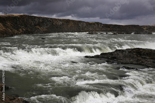 Landschaftsbild auf Island, Wasserfall Urridafoss