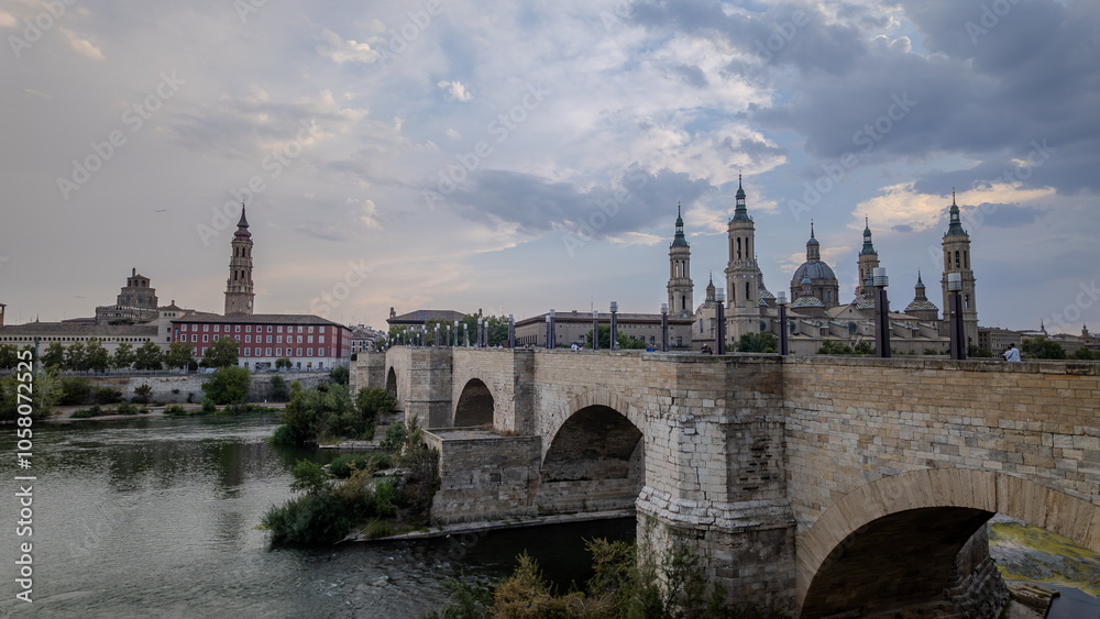 Obraz premium Puente de Piedra, zaragoza