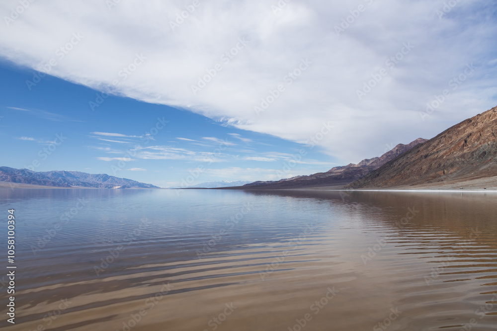 Obraz premium Lake Manly and salt flats at Badwater Basin in Death Valley National Park, California