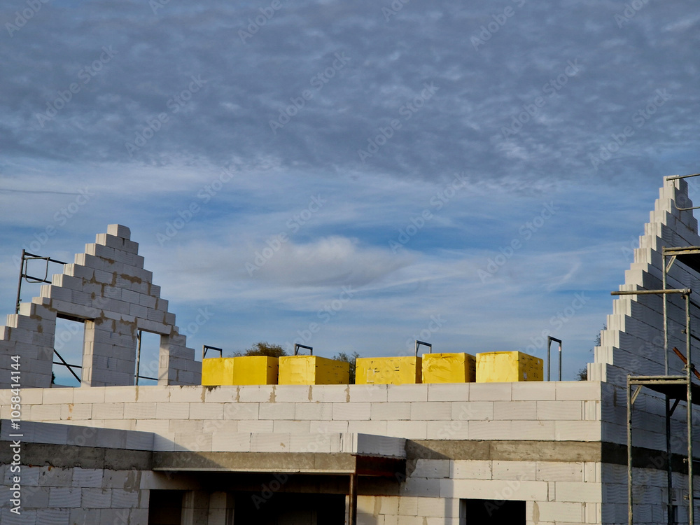 Ταπετσαρία Manufactured by combining lime, sand, and calcium silicate under high pressure,