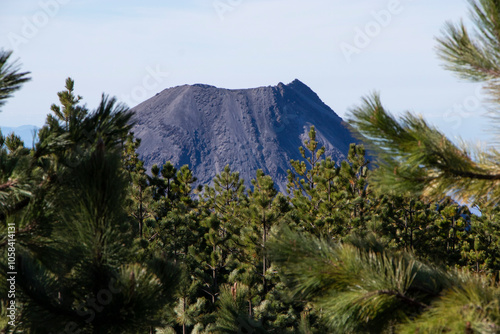 Obraz na płótnie Cima de el volcán de Colima visto desde los bosques de el Nevado w salonie